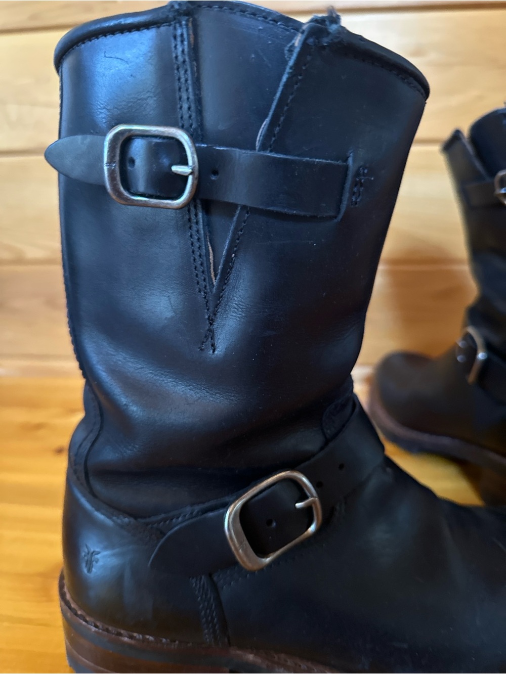 Frye
Vintage Frye Engineer Boots
Black Leather Moto Boot,Mens 7M /Women’s 8.5/9 - Picture 10 of 10